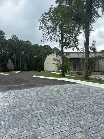 More Photos Of 7660 Gainesville Ave, Jacksonville Warehouse For Lease