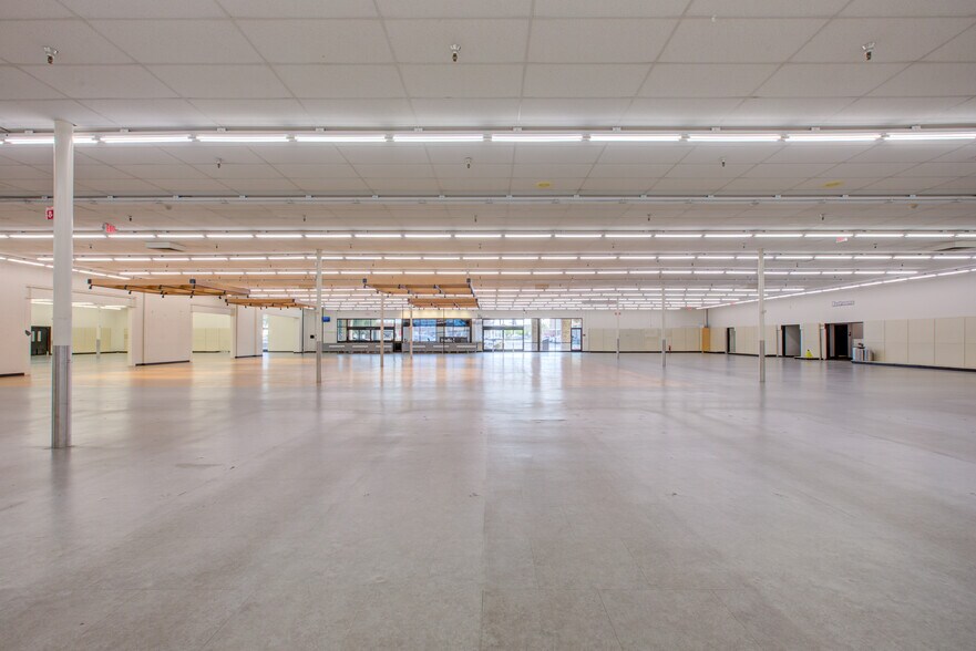 More Photos Of 1717 Oakdale Rd, Modesto Unknown For Lease