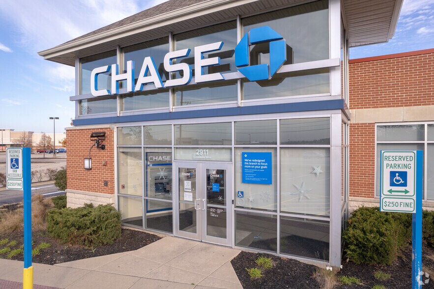 More Photos Of 2911 Commerce Dr, Johnsburg Bank For Lease