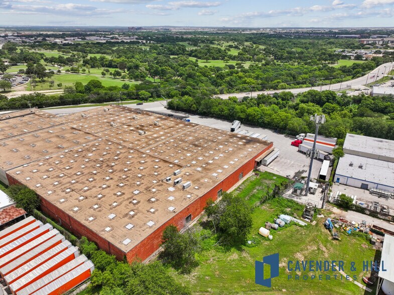 More Photos Of 3200 E Houston St, San Antonio Warehouse For Sale