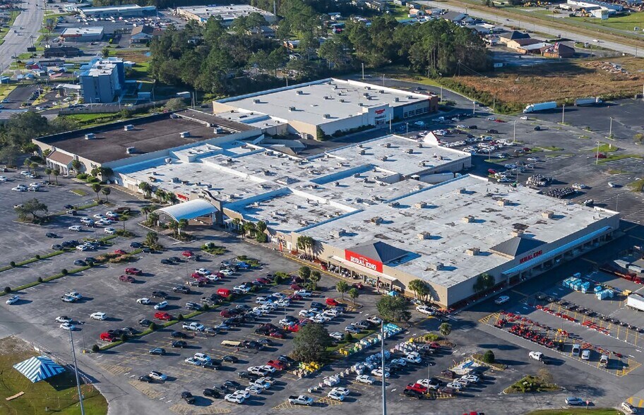 Primary Photo Of 2215 Memorial Dr, Waycross General Retail For Sale