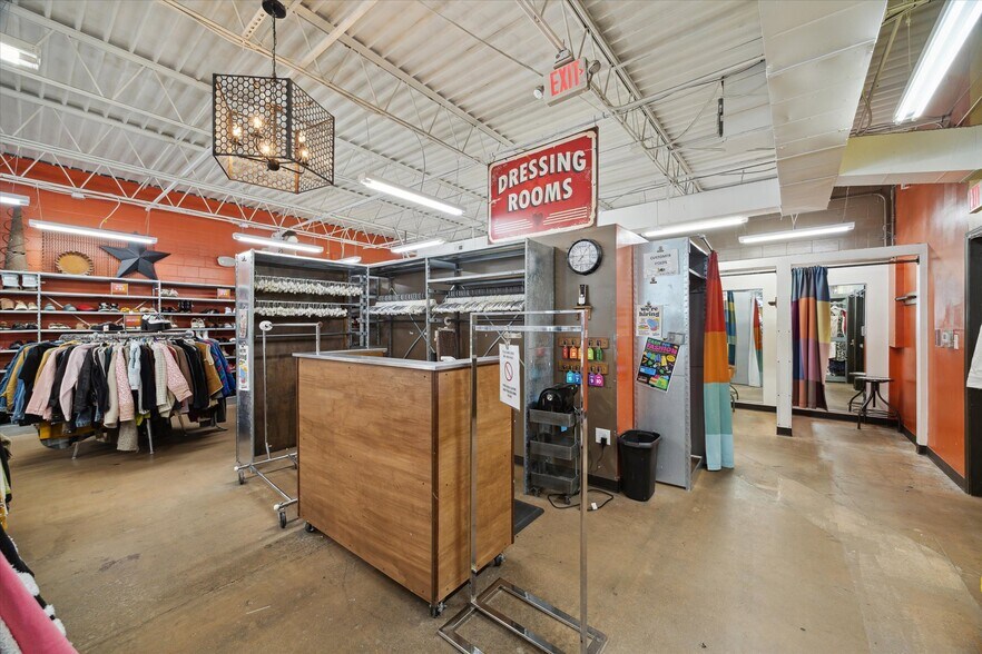 More Photos Of 2901 S Shepherd Dr, Houston Storefront For Lease