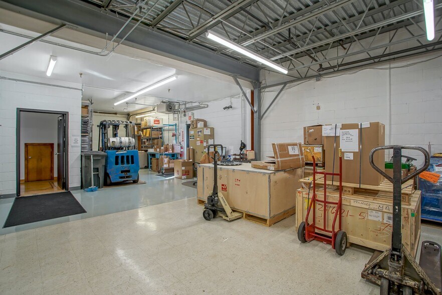 More Photos Of 16 Park Way, Upper Saddle River Warehouse For Lease