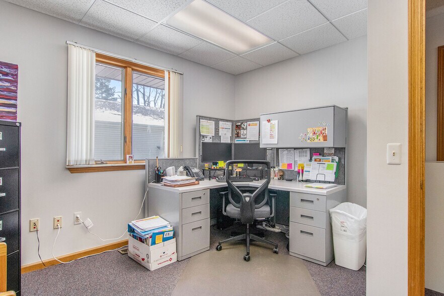 More Photos Of 3050 Commerce Dr, Fort Gratiot Office For Sale