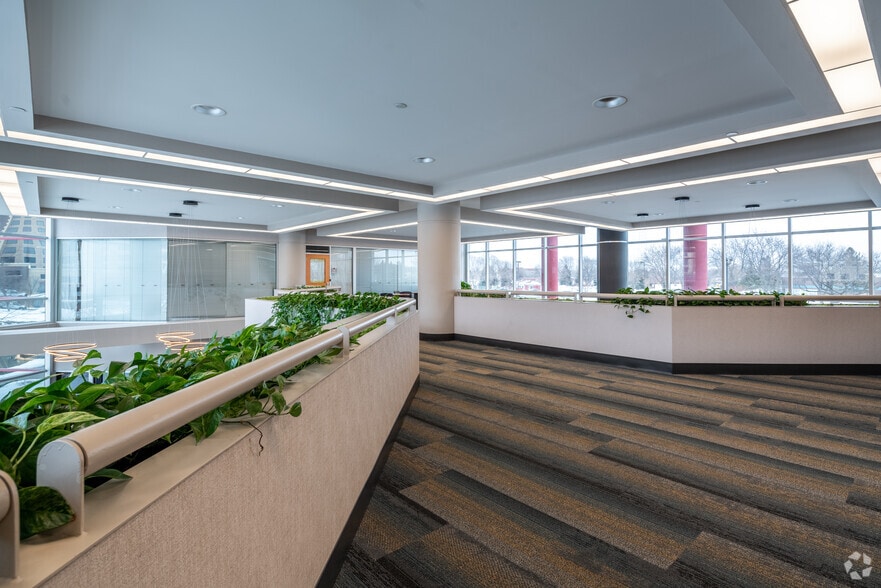 More Photos Of 6160 N Summit Dr, Brooklyn Center Office For Lease