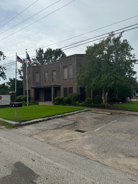 Primary Photo Of 4300 Mandale St, Alvin Industrial For Sale