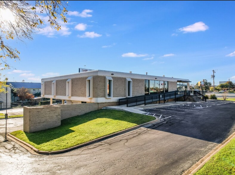 More Photos Of 2401 S Interstate 35 S, Austin Freestanding For Lease