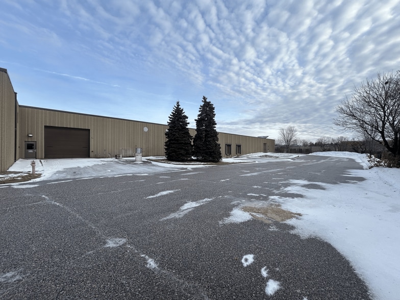 More Photos Of 14255 W Burnsville Pky, Burnsville Manufacturing For Sale