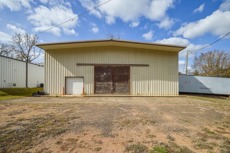 Primary Photo Of 1095 Stark Rd, Starkville Warehouse For Sale