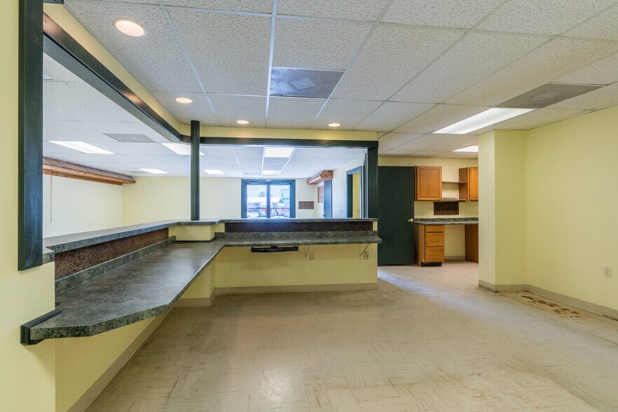 More Photos Of 1705 University Ave, Hot Springs Storefront Retail Office For Sale