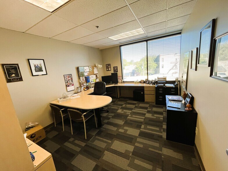 More Photos Of 20 Allen Ave, Webster Groves Office For Lease