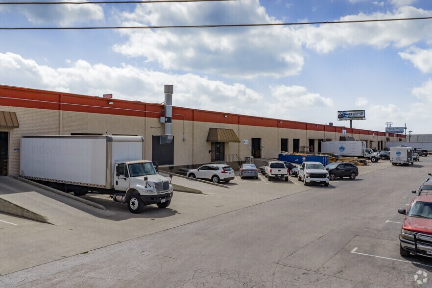 More Photos Of 8134 Interchange Pky, San Antonio Warehouse For Lease