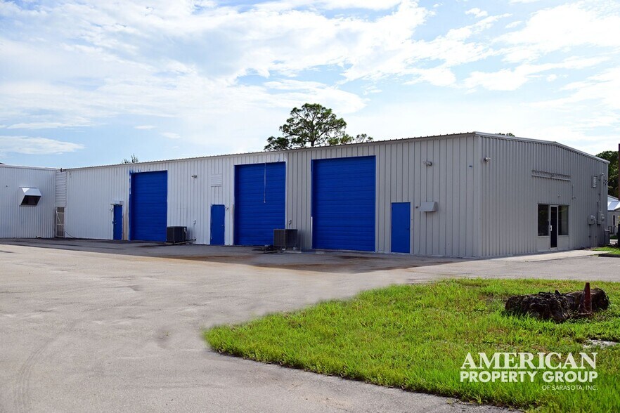 More Photos Of 204 Center Rd, Fort Myers Unknown For Lease