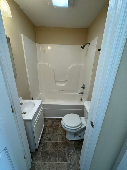 More Photos Of 321 W End Ave, McMinnville Office For Lease