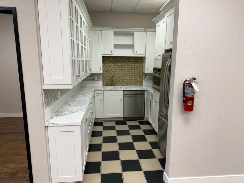 More Photos Of 7655 E Redfield Rd, Scottsdale Light Distribution For Lease