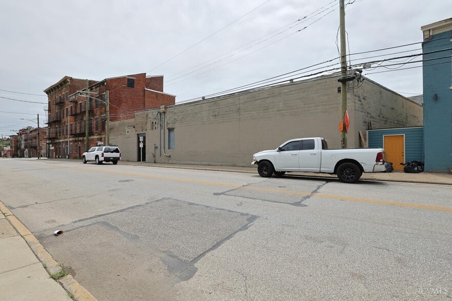 More Photos Of 2108 Central Pky, Cincinnati Loft Creative Space For Sale