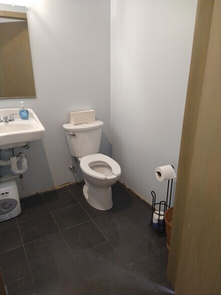 More Photos Of 140 Point Judith Rd, Narragansett Storefront Retail Office For Sale