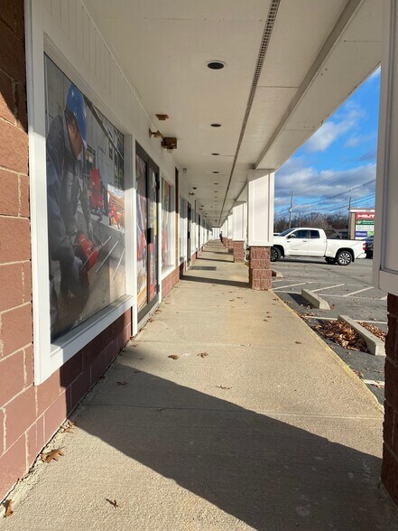 More Photos Of 155 Jefferson Blvd, Warwick Office For Lease