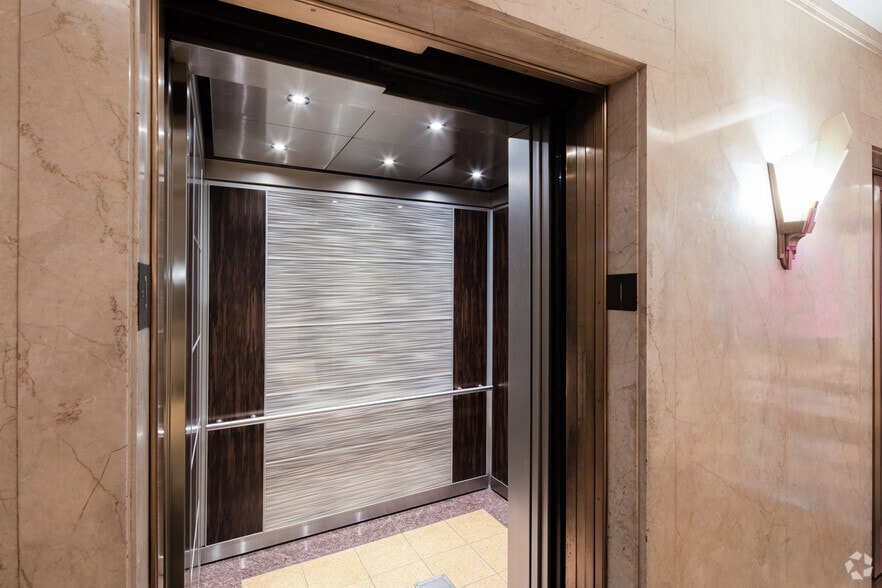 More Photos Of 1608-1614 Walnut St, Philadelphia Office For Lease