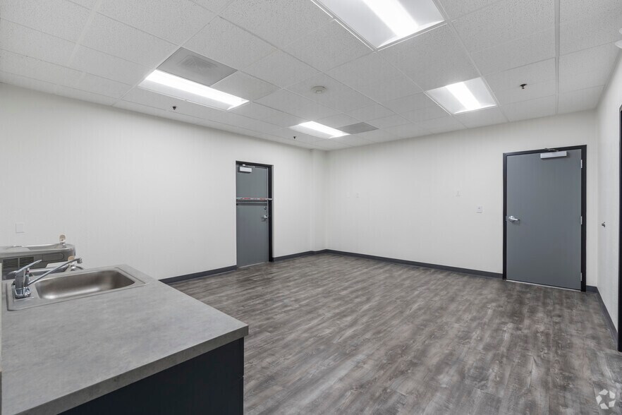 More Photos Of 4643 Aircenter Cir, Reno Manufacturing For Lease