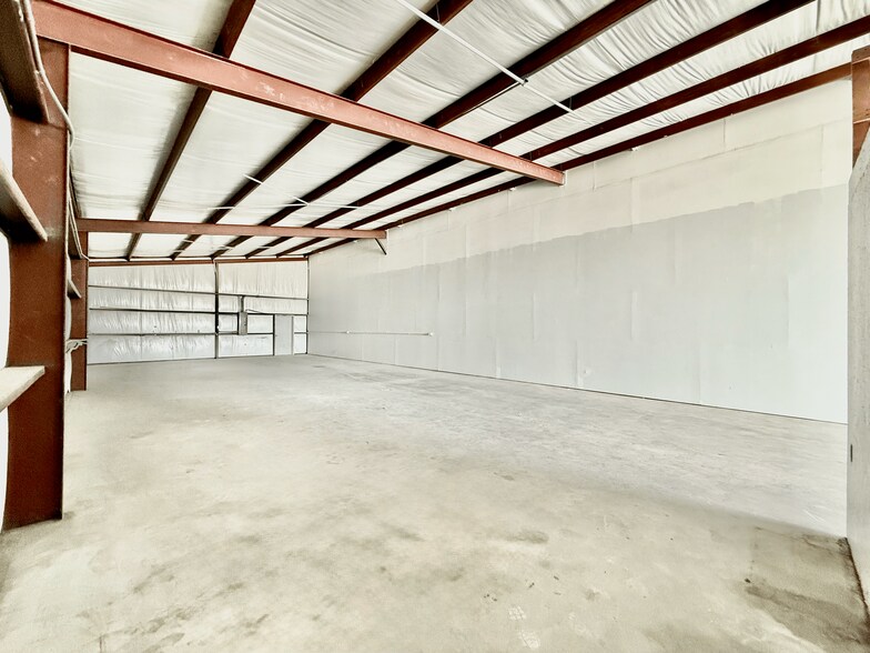 More Photos Of 490 County Road 117, Round Rock Light Manufacturing For Lease
