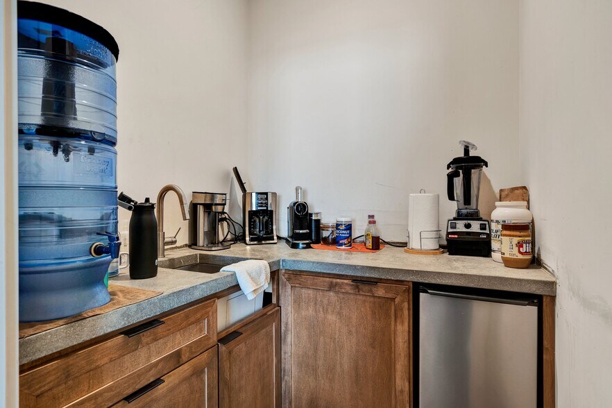 More Photos Of 1050 Whisperwood Trl NE, Cleveland Light Distribution For Sale