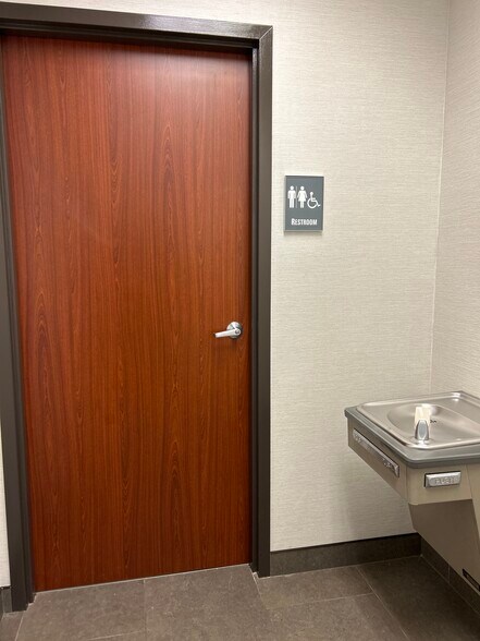 More Photos Of 125 S Wilke Rd, Arlington Heights Medical For Lease