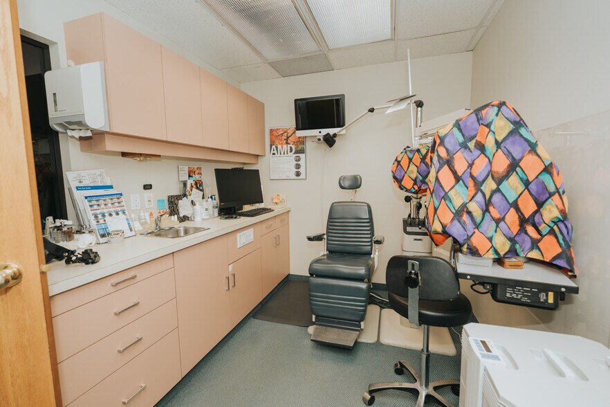 More Photos Of 8675-8679 Granville St, Vancouver Medical For Sale