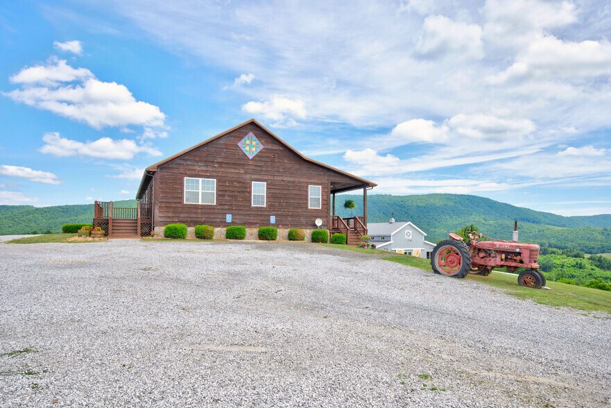 More Photos Of 639 Wagon Wheel Rd, Elk Creek Lodge Meeting Hall For Sale