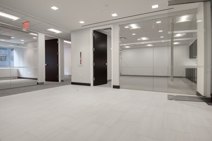 More Photos Of 711 Third Ave, New York Office For Lease