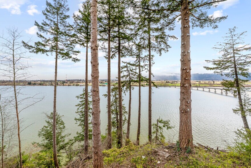 More Photos Of 572 Columbia St, Cathlamet Apartments For Sale