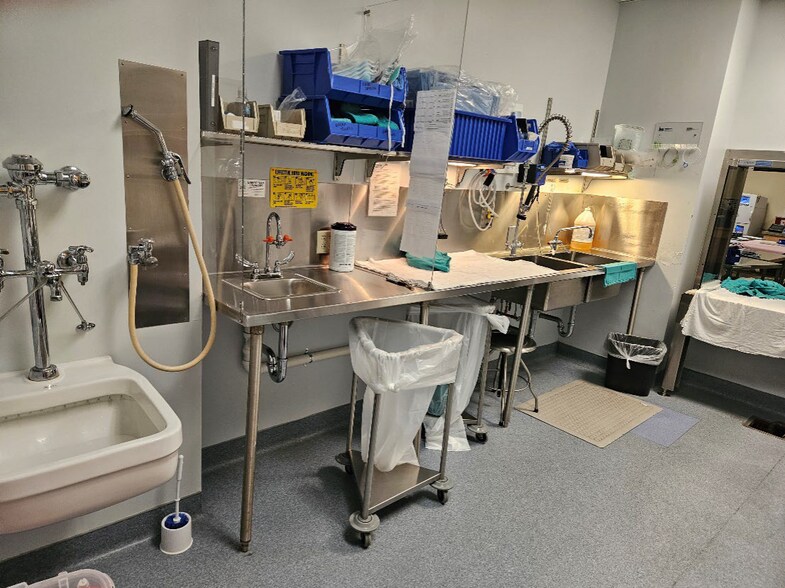 More Photos Of 774 Christiana Rd, Newark Healthcare For Sale