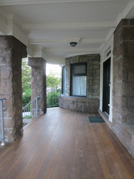 More Photos Of 569-571 Martin Luther King Jr Blvd, Newark Office For Lease