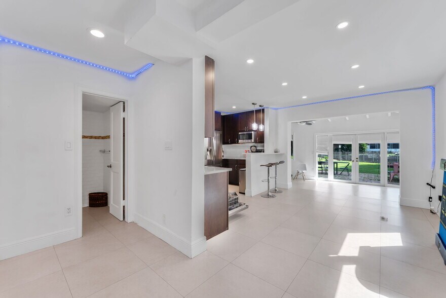 More Photos Of 4801 University Dr, Coral Gables Apartments For Sale