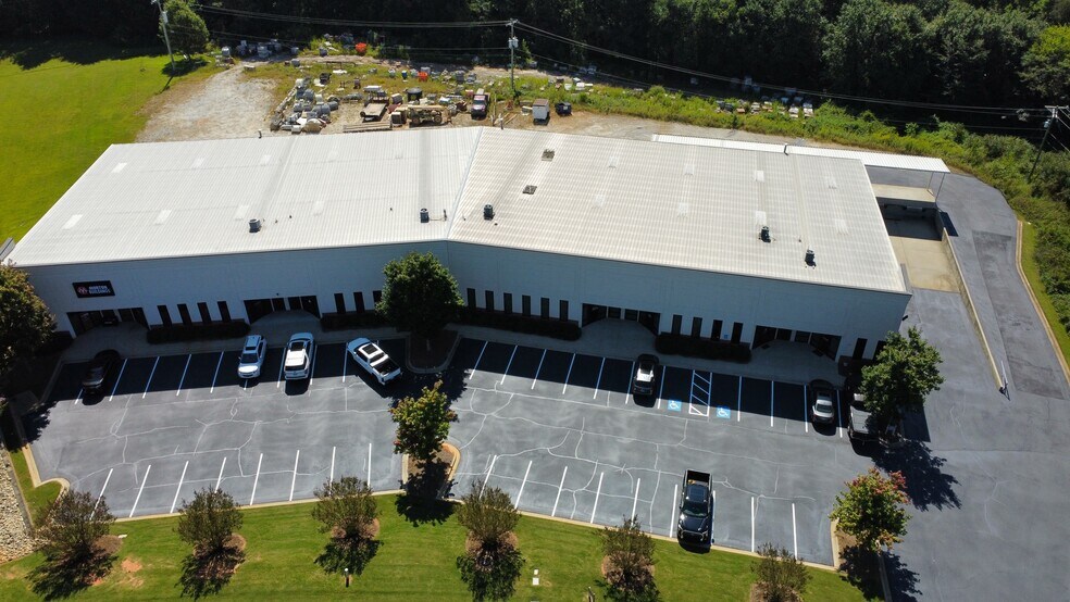 More Photos Of 119 Ian Ct, Spartanburg Light Distribution For Lease