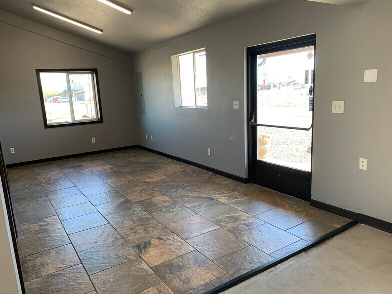 More Photos Of 625-661 Pacific Hwy, Rickreall Industrial For Sale