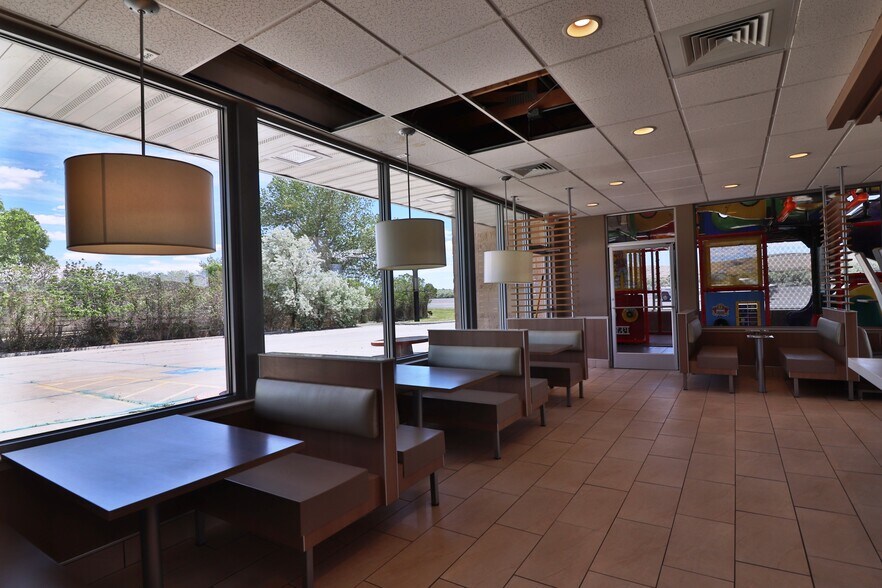 More Photos Of 1902 Mountain View Dr, Cody Fast Food For Sale