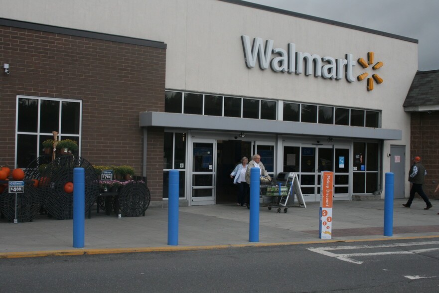 More Photos Of 282 Berlin Mall Rd, Berlin Unknown For Lease