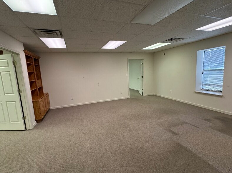 More Photos Of 103 Industrial Park Dr, Perry Distribution For Lease