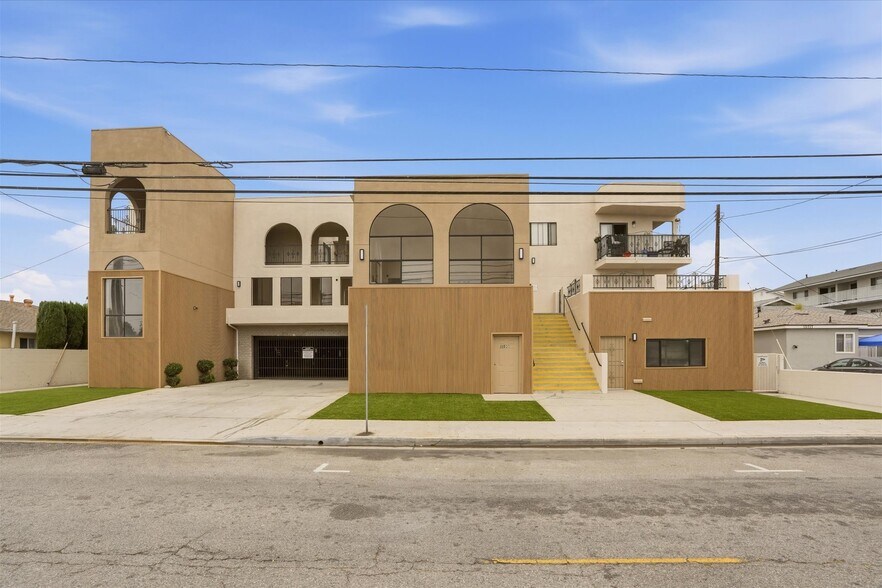 More Photos Of 13801 Yukon Ave, Hawthorne Apartments For Sale