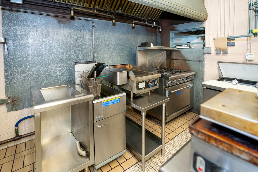 More Photos Of 6006 Shepherdsville Rd, Louisville Restaurant For Sale