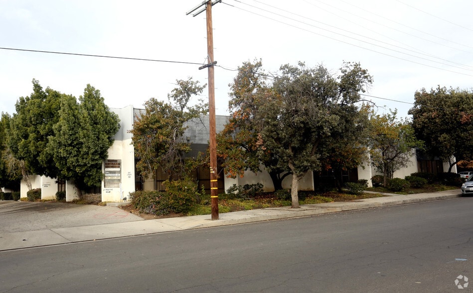 More Photos Of 9533-9551 Cozycroft Ave, Chatsworth Warehouse For Sale