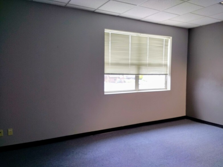More Photos Of 3906 S 74th St, Tacoma Office For Sale