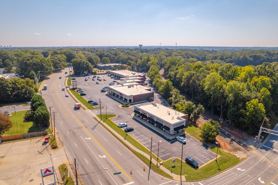 More Photos Of 5529-5559 W Market St, Greensboro Storefront For Lease