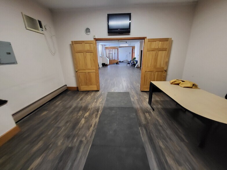 More Photos Of 1688 Webster Ave, Bronx Drugstore For Lease