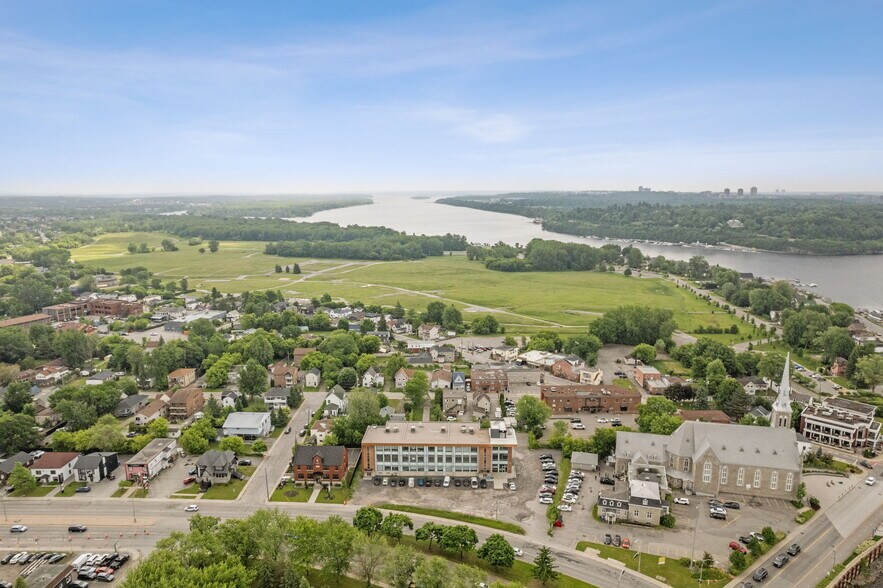 More Photos Of 15 Boul Gréber, Gatineau Office For Sale