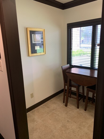 More Photos Of 4727-4729 Spottswood Ave, Memphis Office For Lease