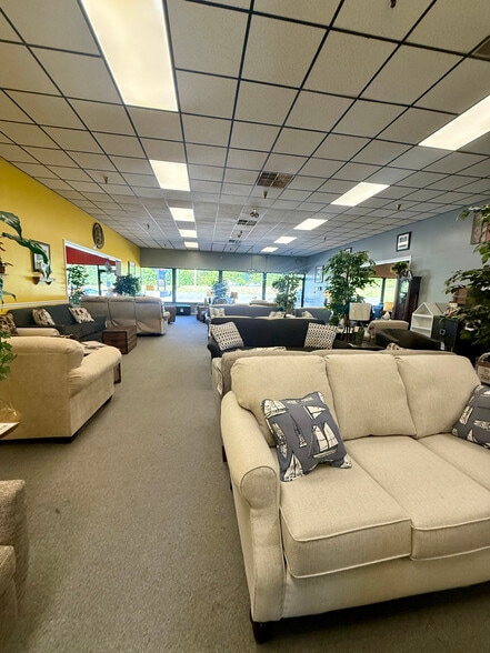 More Photos Of 97 Plaistow Rd, Plaistow Freestanding For Lease