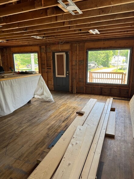 More Photos Of 51 Ossie Rd, East Middlebury Freestanding For Sale