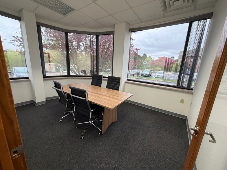 More Photos Of 1133 Quail Ct, Pewaukee Office For Lease